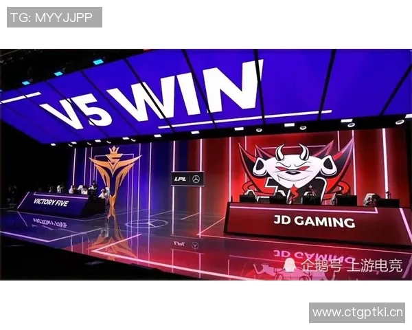 热议和平精英FPX团队协作新模式引发电竞圈广泛关注与讨论